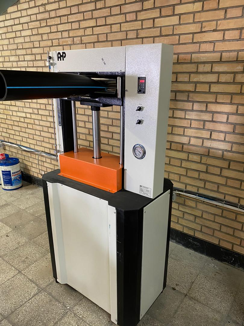 تصویر  دستگاه تست کراش اتصالات الکتروفیوژن و اسکوییز آف لوله های پلی اتیلن