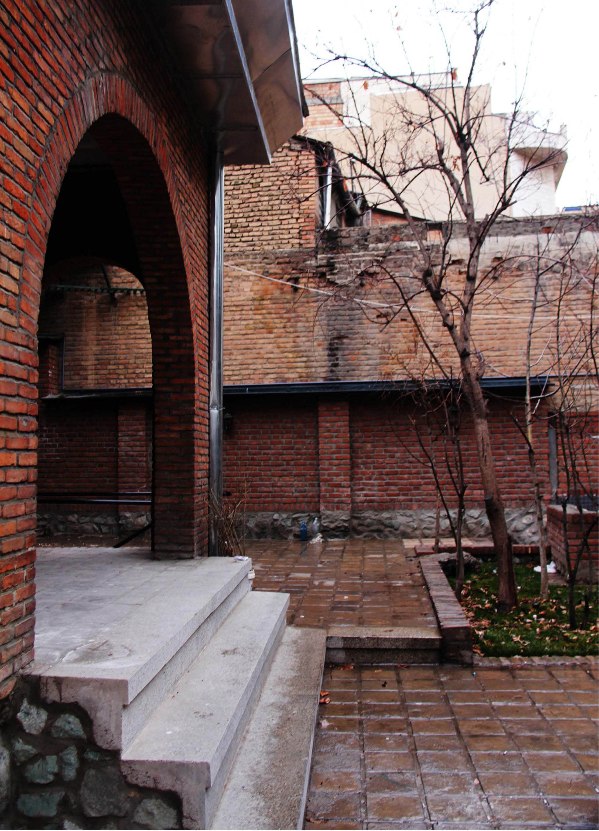 تصویر  مرمت خانه جلال آل احمد و سیمین دانشور