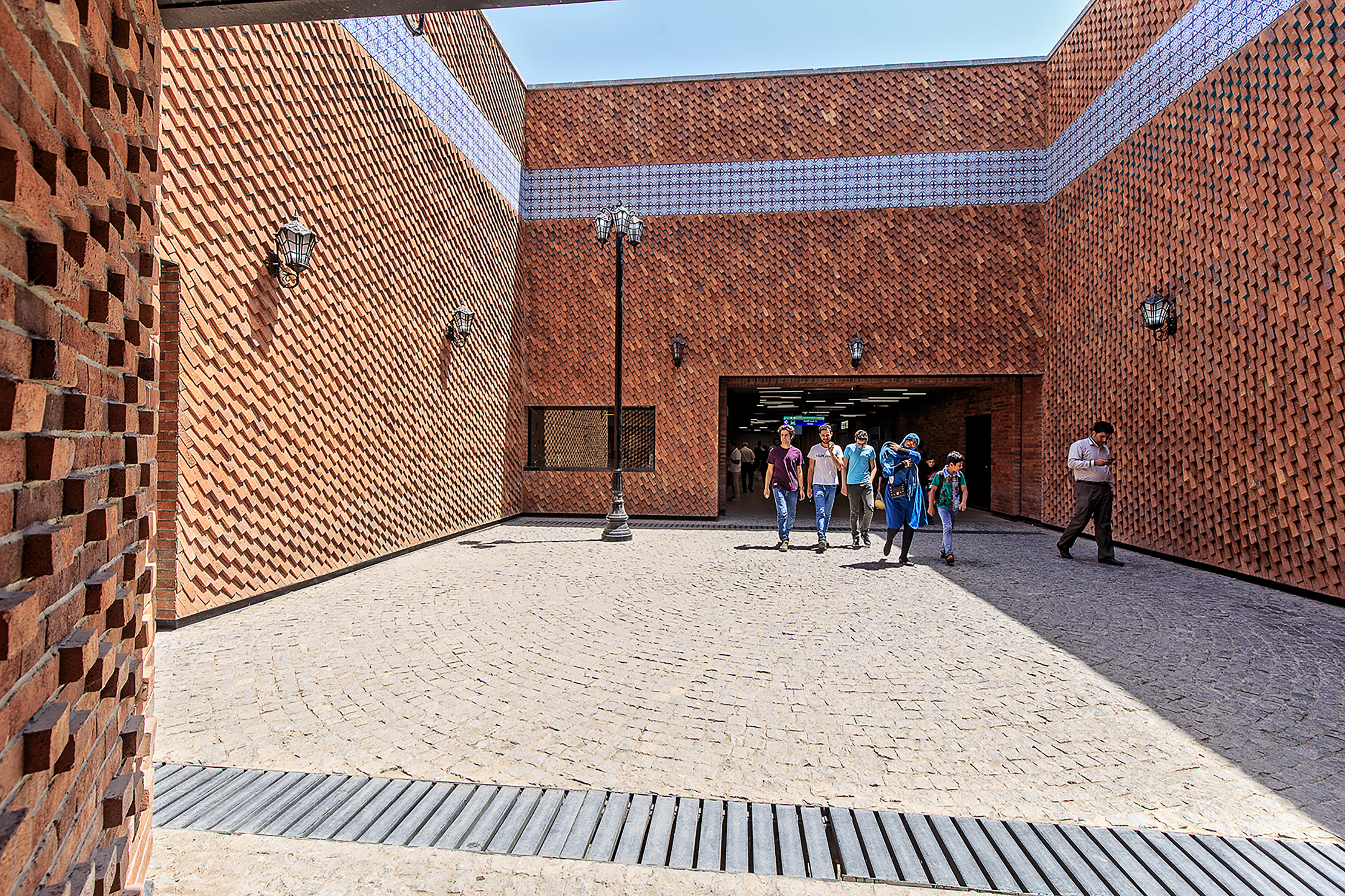 تصویر  طرح ایستگاه مترو دروازه شیراز اصفهان (میدان آزادی)