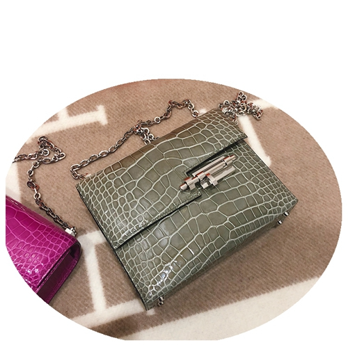 Picture of Chain Latch Bag Crocodile Pattern 2022 New One-Shoulder Messenger Leather Women's Small Square Bag First Layer Cowhide