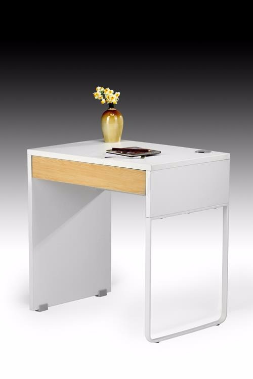 تصویر  میز تحریر بم