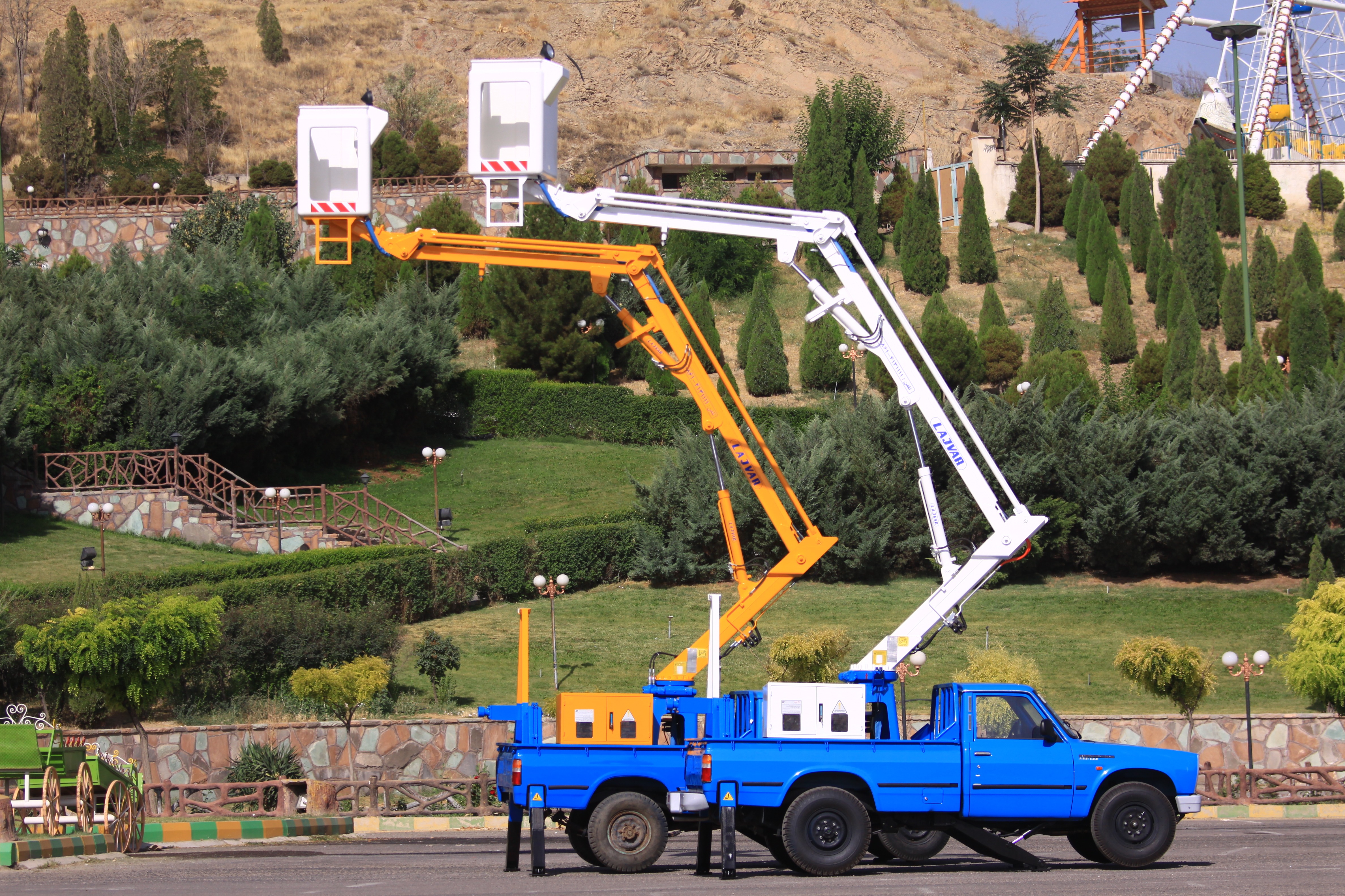 تصویر  بالابر هیدرولیکی مفصلی شرکت لجور مدل AL 900