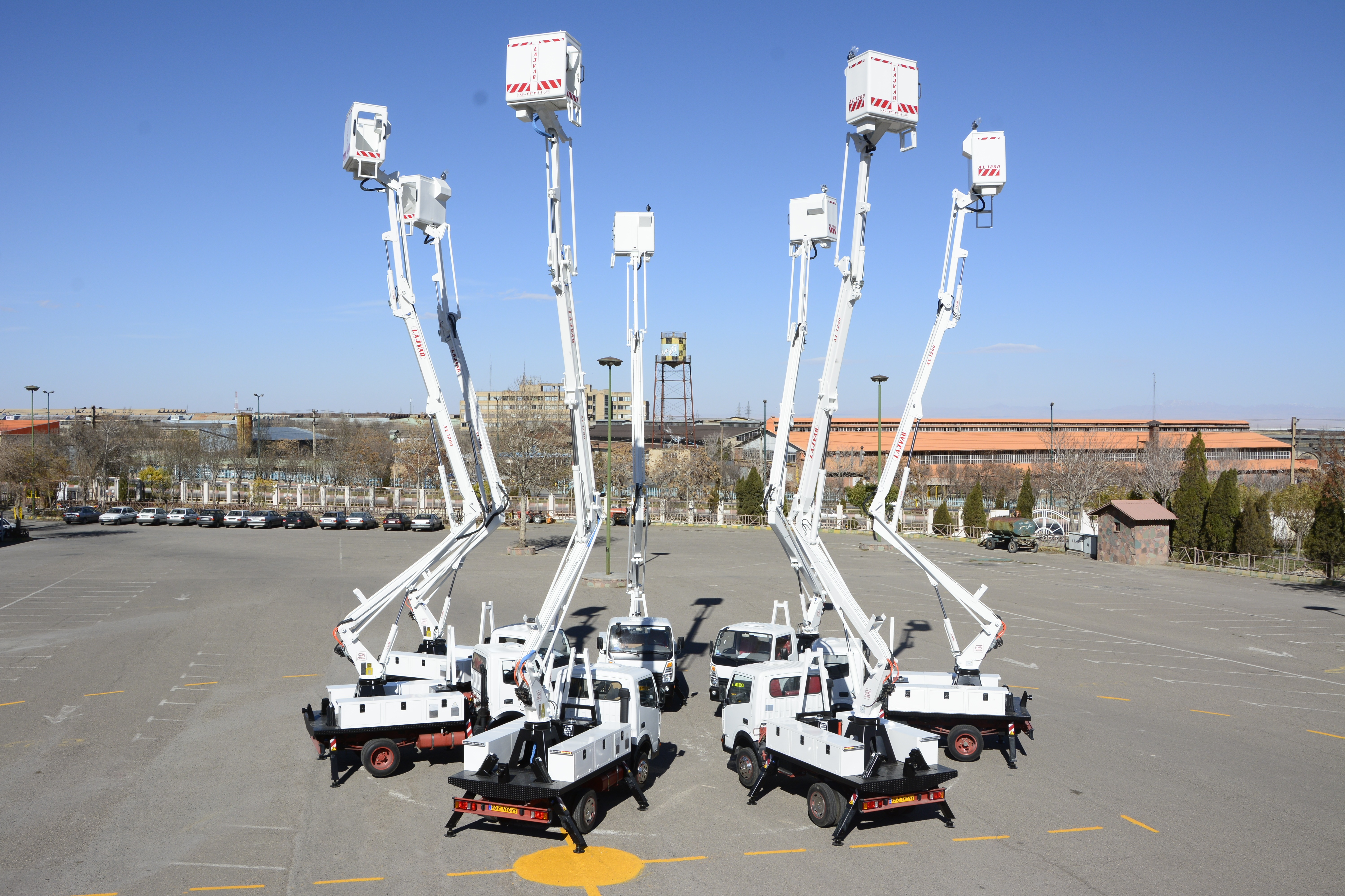 تصویر  بالابر هیدرولیکی مفصلی شرکت لجور مدل AL 1200