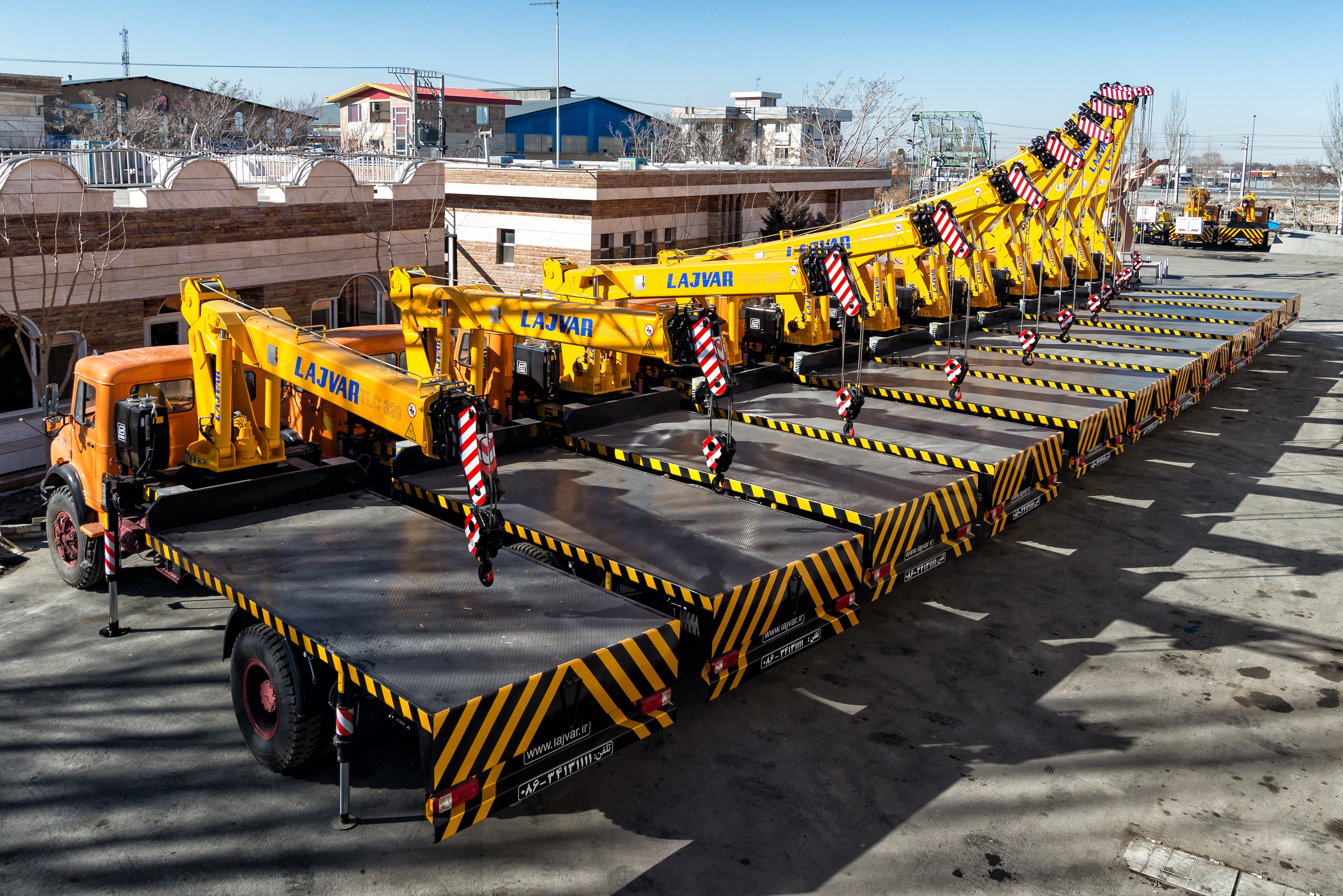 تصویر  جرثقیل 10 تن شرکت لجور مدل TLC 320