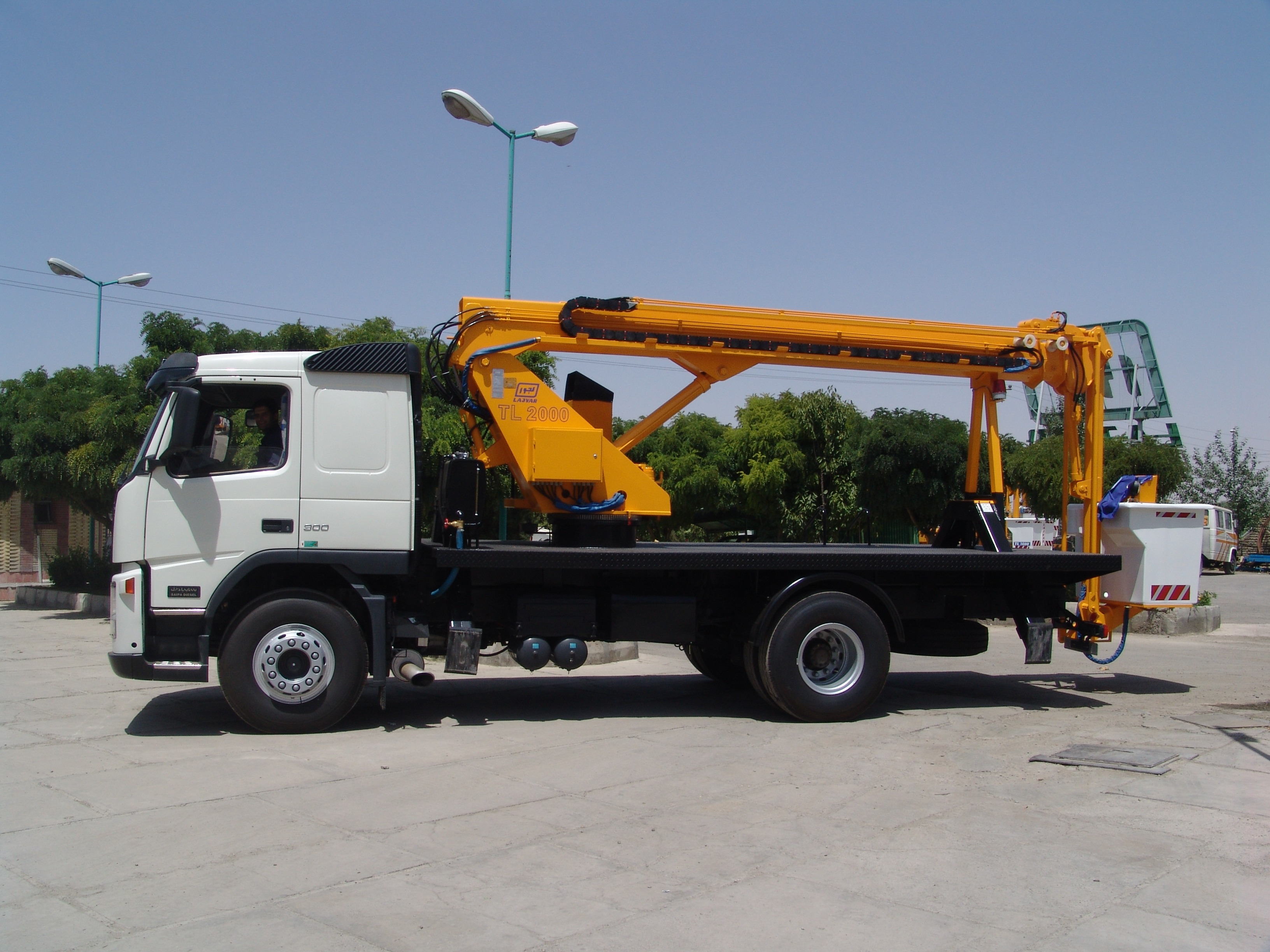 تصویر  بالابر هیدرولیکی تلسکوپی شرکت لجور مدل TL 2000