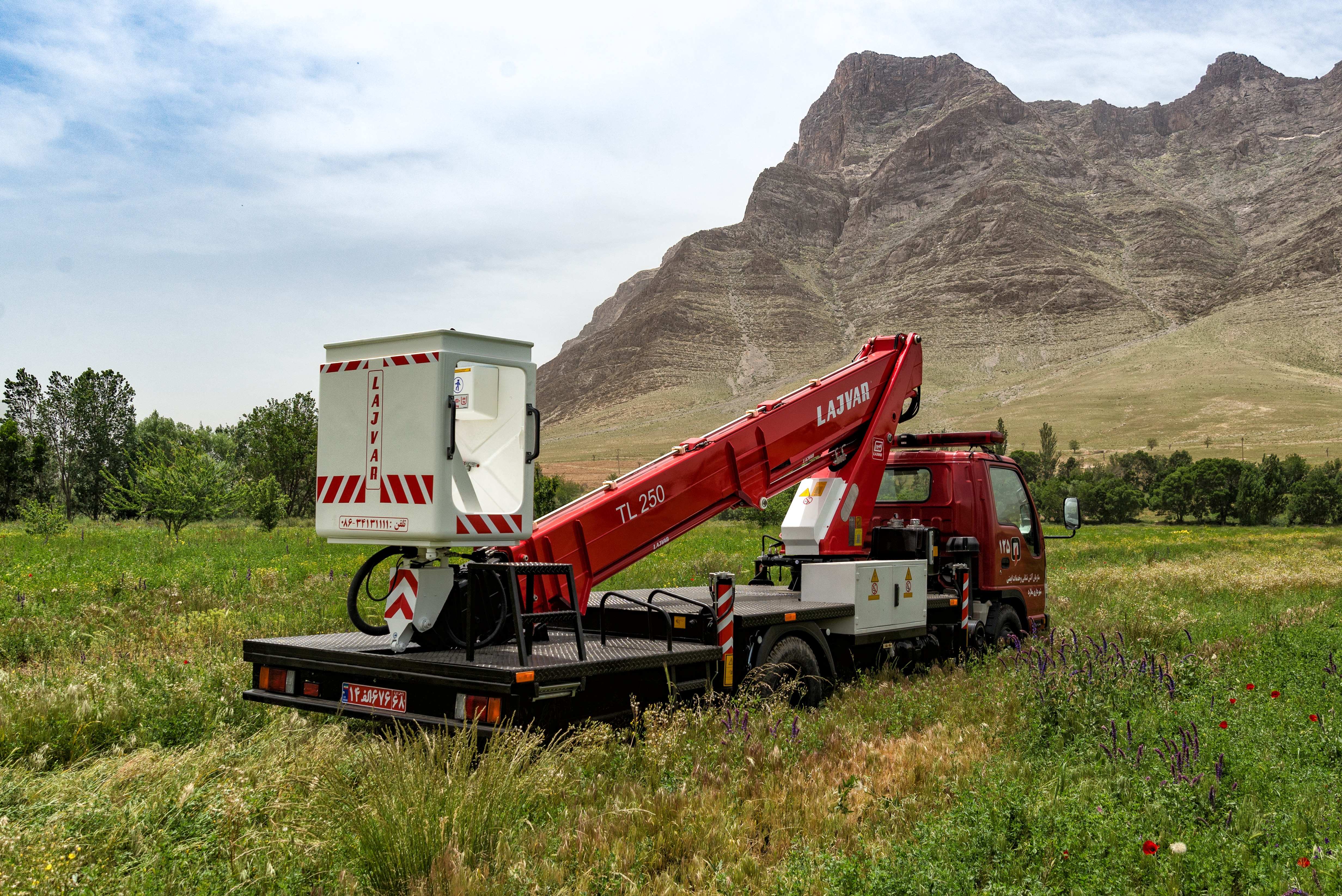 تصویر  بالابر هیدرولیکی تلسکوپی شرکت لجور مدل TL 250